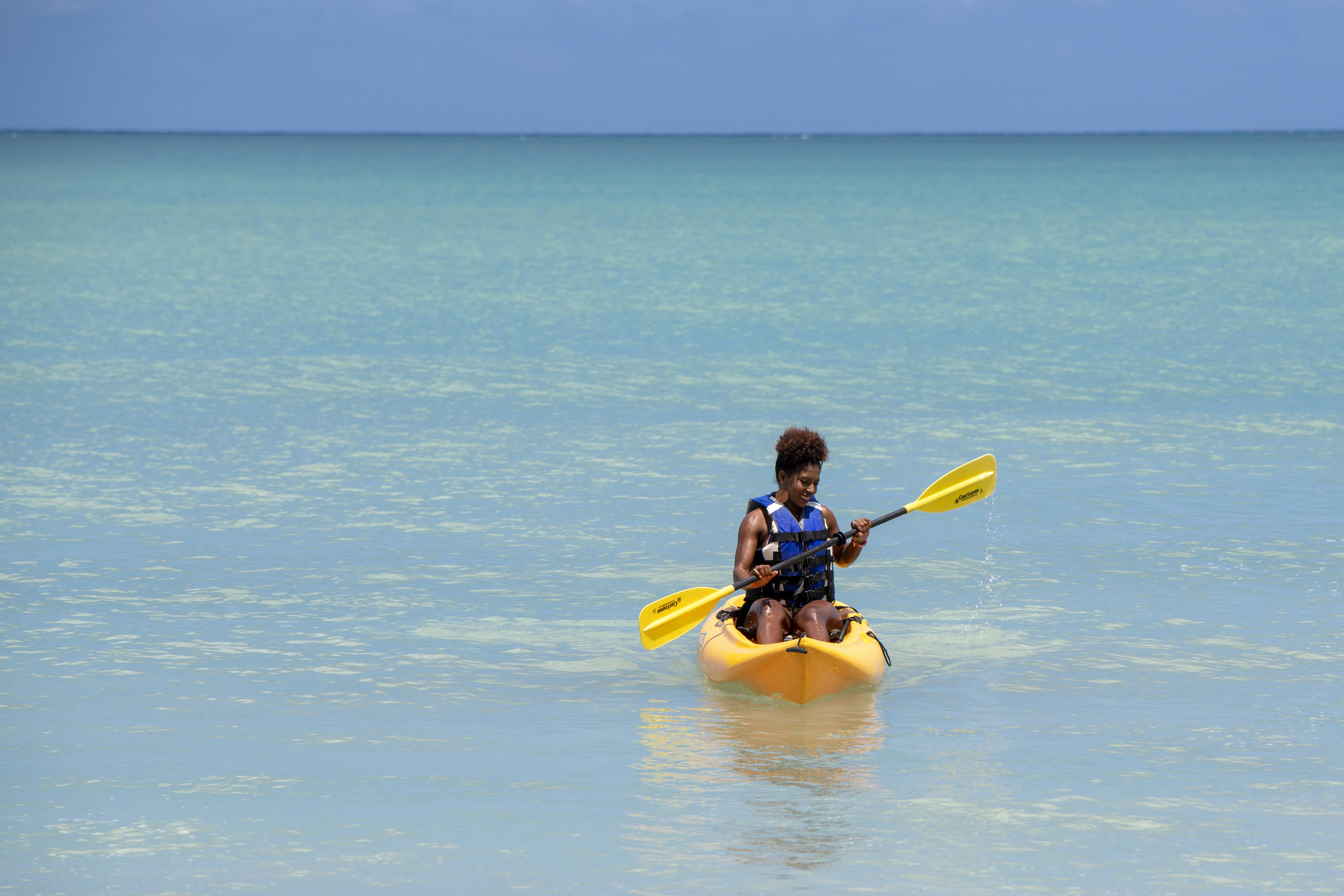 Viva V Samana By Wyndham, A Trademark Adults All Inclusive Las Terrenas Kültér fotó Kayaking at the Great Barrier Reef