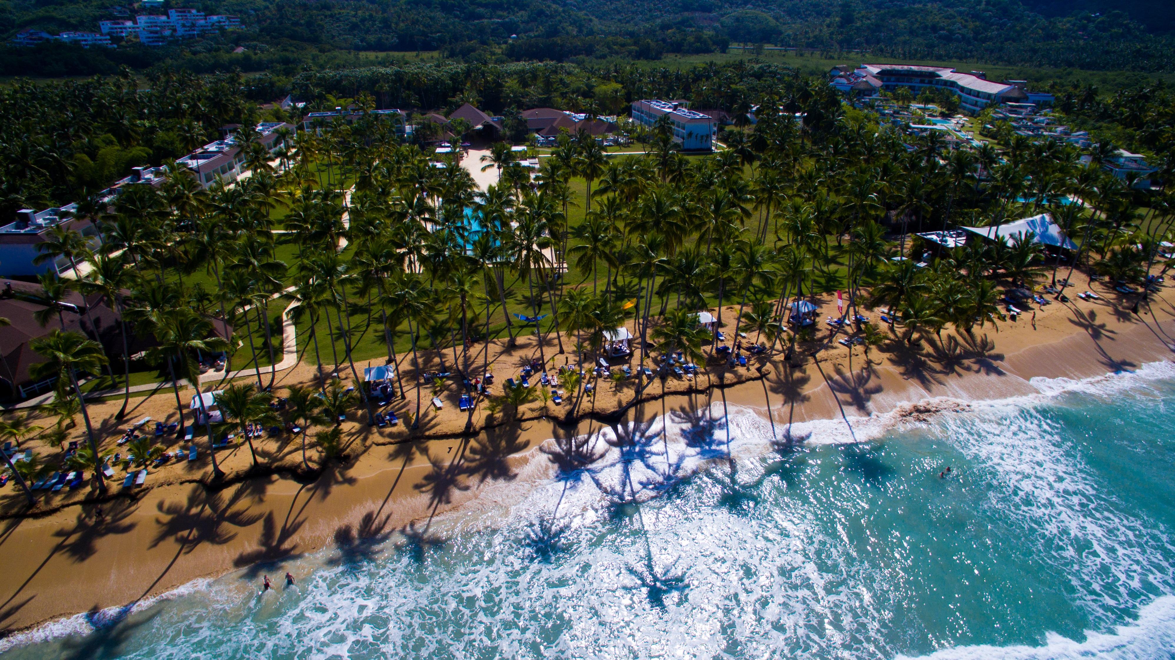 Viva V Samana By Wyndham, A Trademark Adults All Inclusive Las Terrenas Kültér fotó Aerial view of the beach