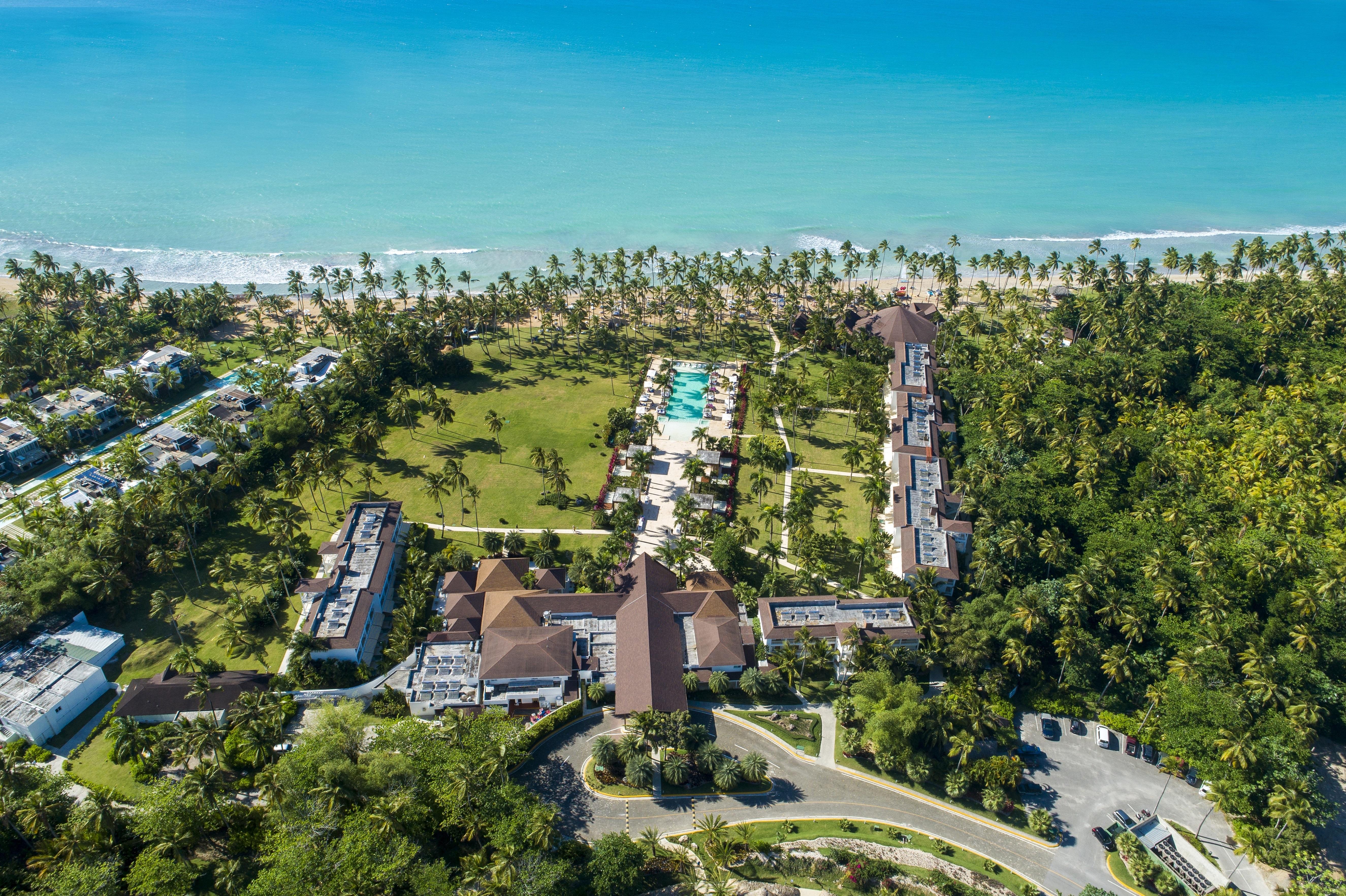Viva V Samana By Wyndham, A Trademark Adults All Inclusive Las Terrenas Kültér fotó Aerial view of the resort