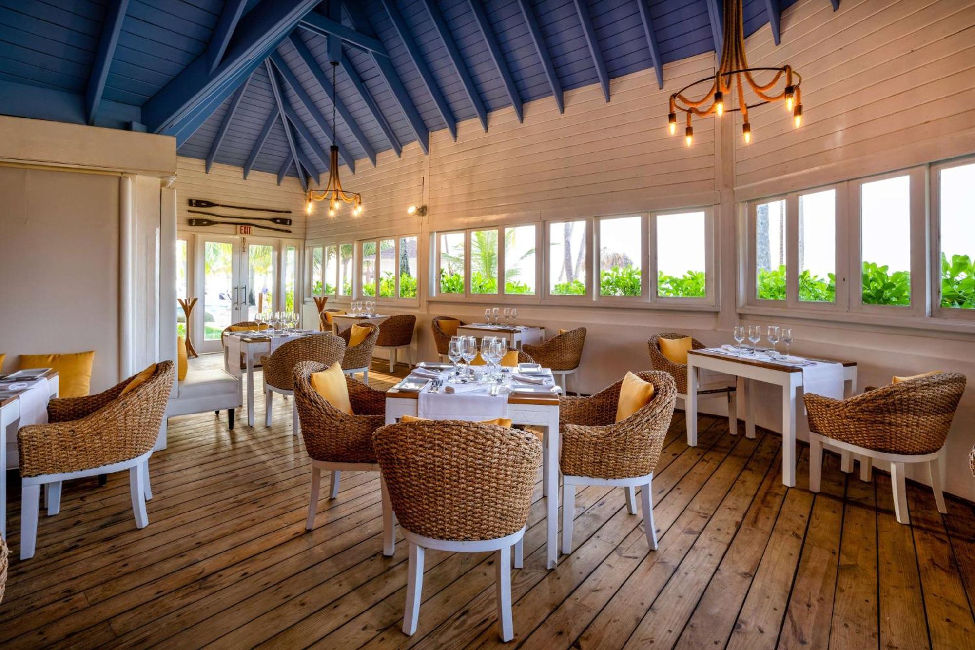 Viva V Samana By Wyndham, A Trademark Adults All Inclusive Las Terrenas Kültér fotó The restaurant at the hotel