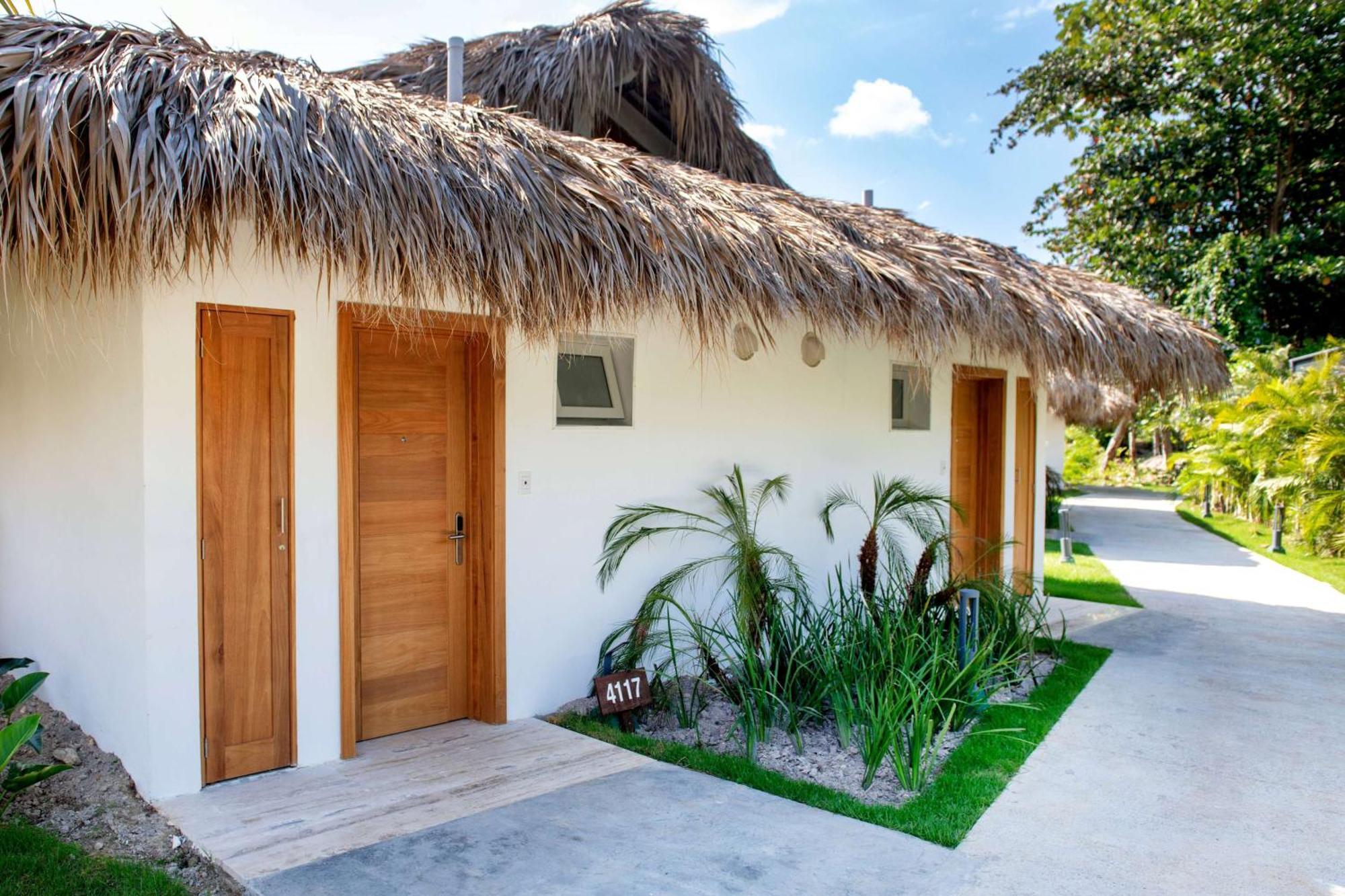 Viva V Samana By Wyndham, A Trademark Adults All Inclusive Las Terrenas Kültér fotó The bathrooms at the resort