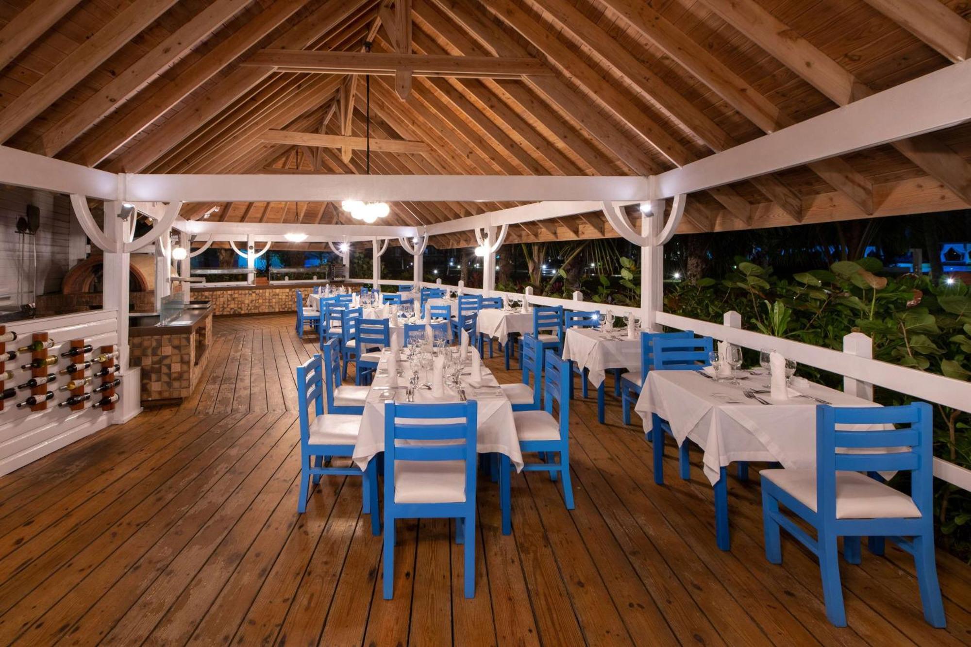 Viva V Samana By Wyndham, A Trademark Adults All Inclusive Las Terrenas Kültér fotó Restaurant at the Hotel